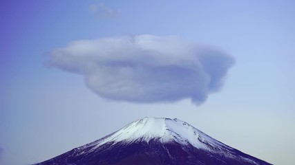 Fototapete - Mountain fuji with Lenticular Cloud, Yamanaka Lake, Japan