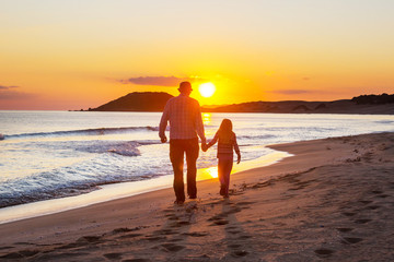 Canvas Print - Family on the beach