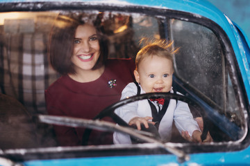 Mom driver rides with the baby without a child seat and without a seat belt