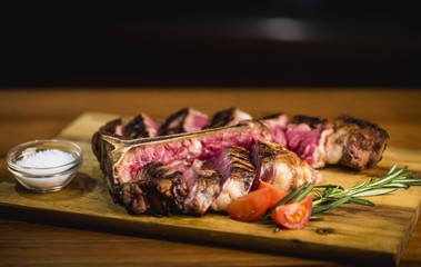 Canvas Print - Delicious tasty dinner with red meat and vegetables on a wooden surface