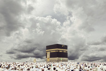 Mecca With Dynamic Clouds Background