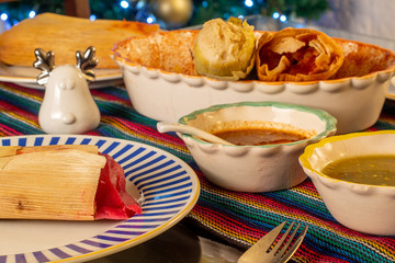 Wall Mural - Tamales Comida mejicana tradicional en fiestas de navidad en mesa preparada