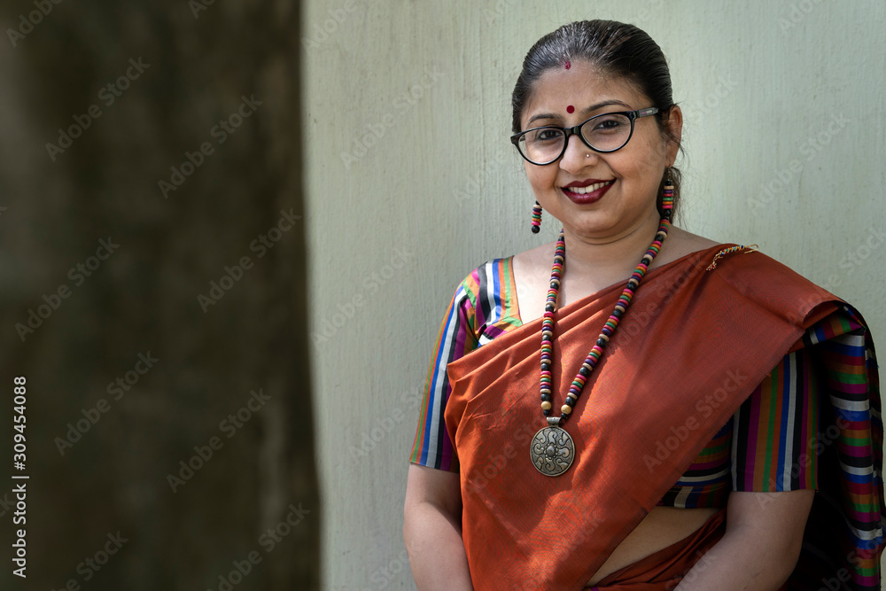 Portrait of a happy Indian woman wearing traditional dress Stock Photo ...