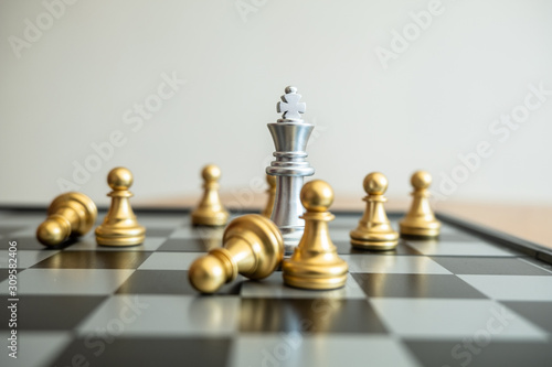 Fotografía The chess board shows leadership, followers and business success strategies