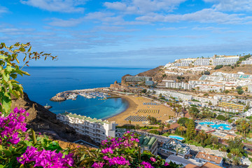 Wall Mural - landscape with puerto rico village and beach on gran canaria, spain