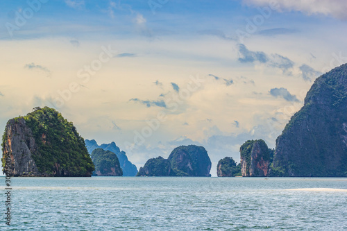 Fotografía The sea, the mountains in Phang Nga Bay, Phangnga THAILAND.
