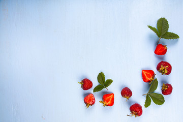 Wall Mural - Ripe strawberries and leaves