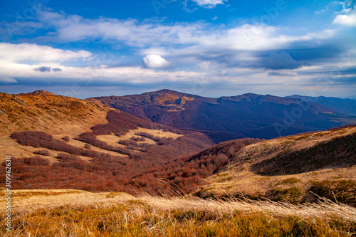 Fototapeta Bieszczady  krajobraz-jesiennych-szczytow-karpat