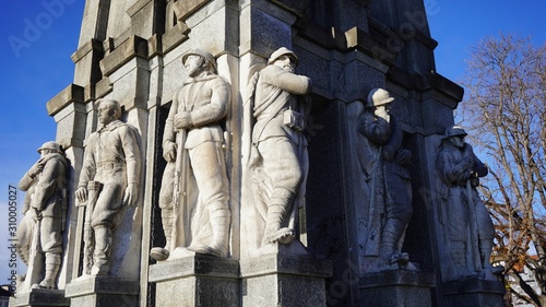 Photographie Pallanza lake maggiore italy - dec14 2019 monument and tomb of luigi cadorna