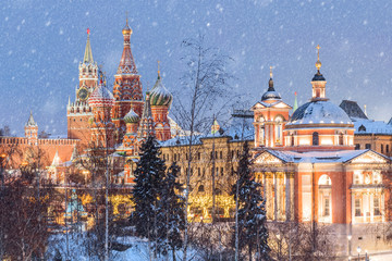 Wall Mural - View of the Moscow Kremlin and St. Basil's Cathedral in Moscow