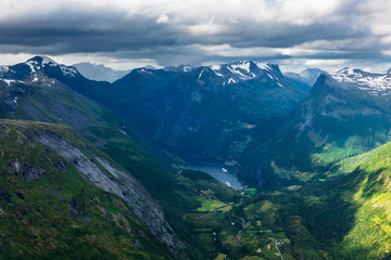  Blick auf den Geirangerfjord in Norwegen