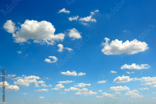 Dekoracja na wymiar  biale-puszyste-chmury