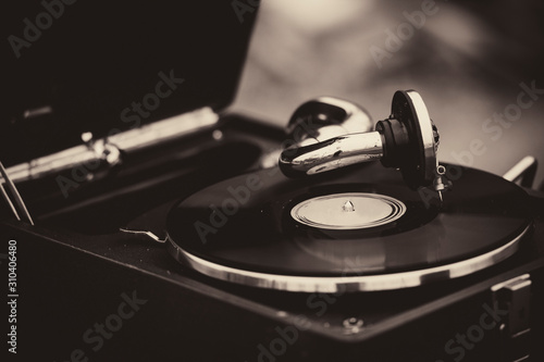 Cuadros en Lienzo Old vintage antique music retro gramophone for music and record playing
