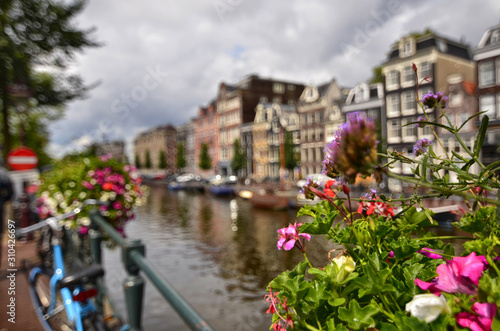 amsterdam-holandia-sierpien-2019-czarujacy