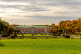 Fototapeta Londyn - Autumn landscape. Golden autumn in the old Park. The landscape design has statues and pavilions. Kuskovo, Moscow, Russia.