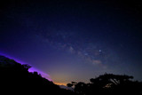 Fototapeta Kosmos - 은하수가 보이는 밤 하늘의 아름다운 풍경