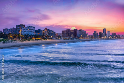Fotografía Durban city beachfront with moon in the sky