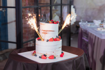 Wall Mural - wedding cake with strawberries on table