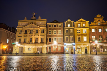 Wall Mural - The Market Square with historic tenement houses andl and christmas decorations in city of Poznan.