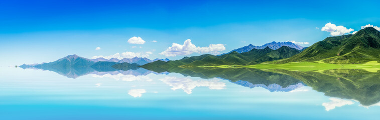 the wide and wide picture, blue sky and white clouds, beautiful endless green mountains and waters.