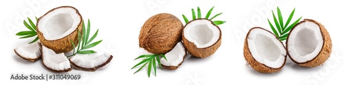 Fotografía coconut with leaves isolated on white background