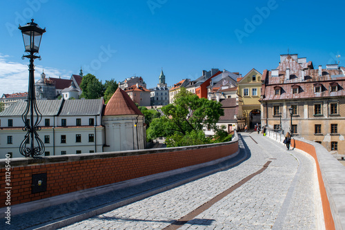 Dekoracja na wymiar  ulica-prowadzaca-do-starego-miasta-w-lublinie-polska