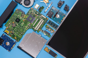 Canvas Print - Parts of a modern computer. The insides of a laptop on a blue background, flat lay composition