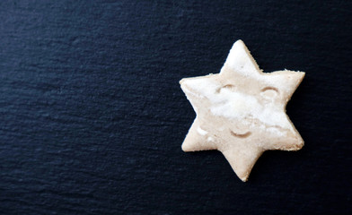 happy smile christmas star cake on a dark grey slate