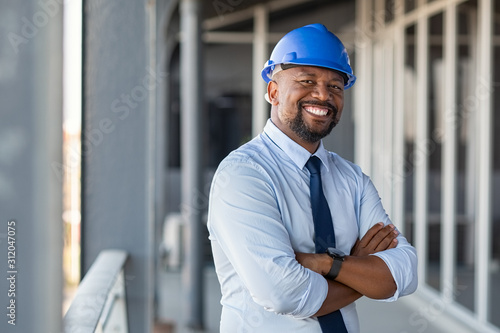 Fotomural Successful contractor at building site