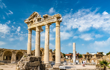 Fototapete - Ruins of the Temple of Apollo in Side, Turkey