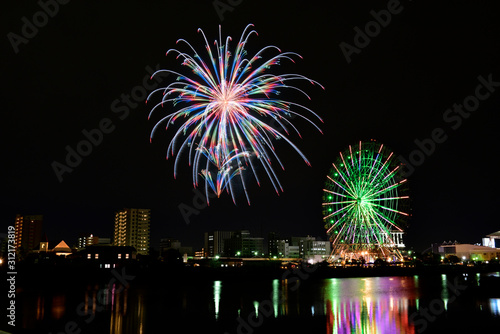 愛知県名古屋市 Isogai花火劇場in名古屋港 次世代を担う子供たちに美しい花火を Stock Photo Adobe Stock