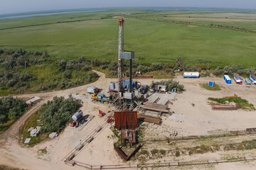 Wall Mural - Carrying out repair of an oil well