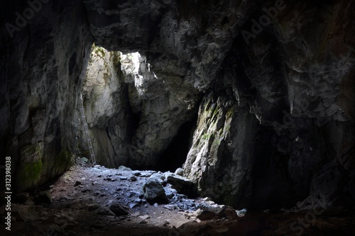 Cuadros en Lienzo Entrance to the Jaskinia Raptawicka cave in Polish Tatra Mountains
