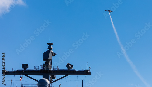 Fotomural USS Ronald Reagan operates off the coast of Rockhampton, Australia during Exercise Talisman Sabre