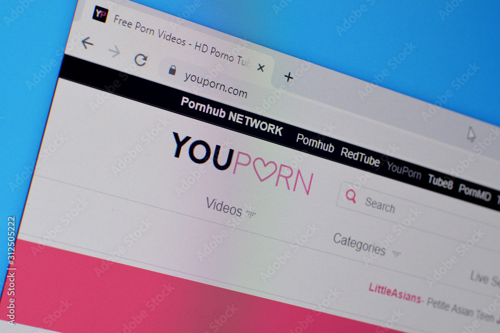 Foto de Stock Homepage of youporn website on the display of PC, url