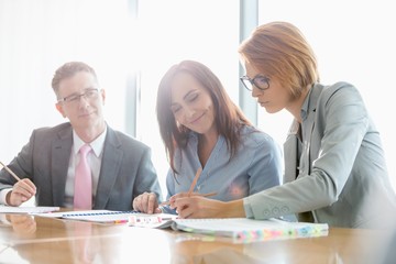 Wall Mural - Businesspeople in meeting room