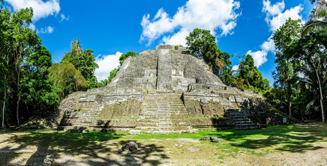 Lamanai archaeological reserve mayan ruins High Temple Belize