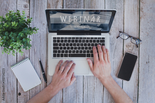 Fotografía Webinar concept, online education, educational training program on internet