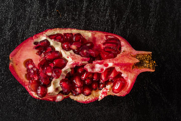 Poster - ざくろ　Bright red and beautiful pomegranate fruit