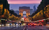 Fototapeta Perspektywa 3d - Champs Elysees and Arc de Triomphe in Paris France. night scene with car traffic