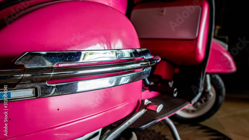 Cuadros en Lienzo detail of pink scooter with chromed metallic fender