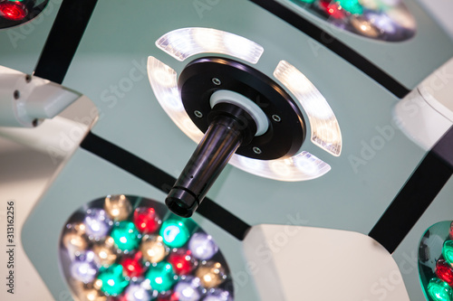 Cuadros en Lienzo Selective focus surgical lighting in operating room