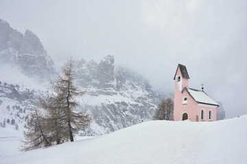 Wall Mural - Kapelle am Grödner Joch