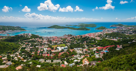 Fototapete - Panoramic landscape view of city, bay and cruise port of Charlotte Amalie, St Thomas, US Virgin Islands.
