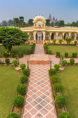 Wall Mural - Footpath in the courtyard gaden of a hotel in Orchha, India