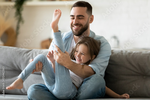 Fotografía Father spend time enjoy playtime on weekend with little daughter