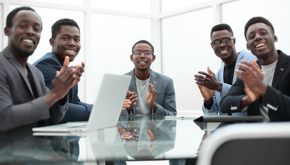 Wall Mural - business team applauds sitting at the office Desk