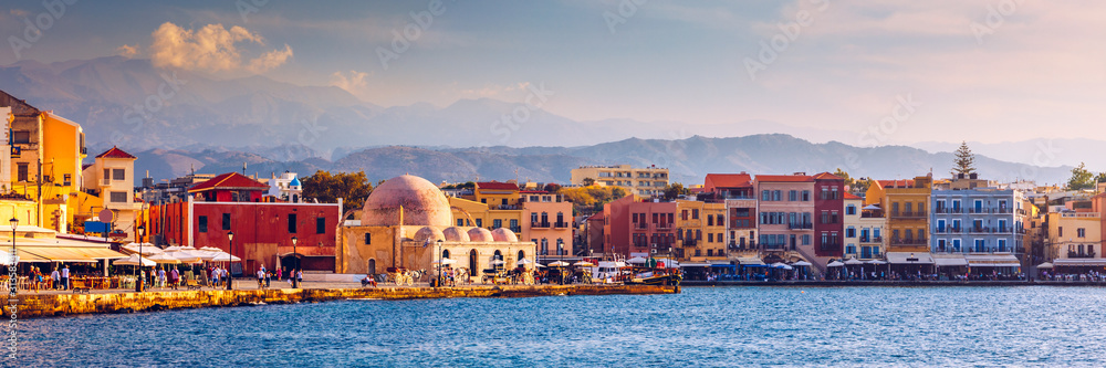 Obraz na płótnie Mosque in the old Venetian harbor of Chania town on Crete island, Greece. Old mosque in Chania. Janissaries or Kioutsouk Hassan Mosque in Chania Crete. Turkish mosque in Chania bay. Crete, Greece. w salonie