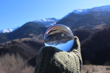 Wall Mural - boule de cristal à la montagne