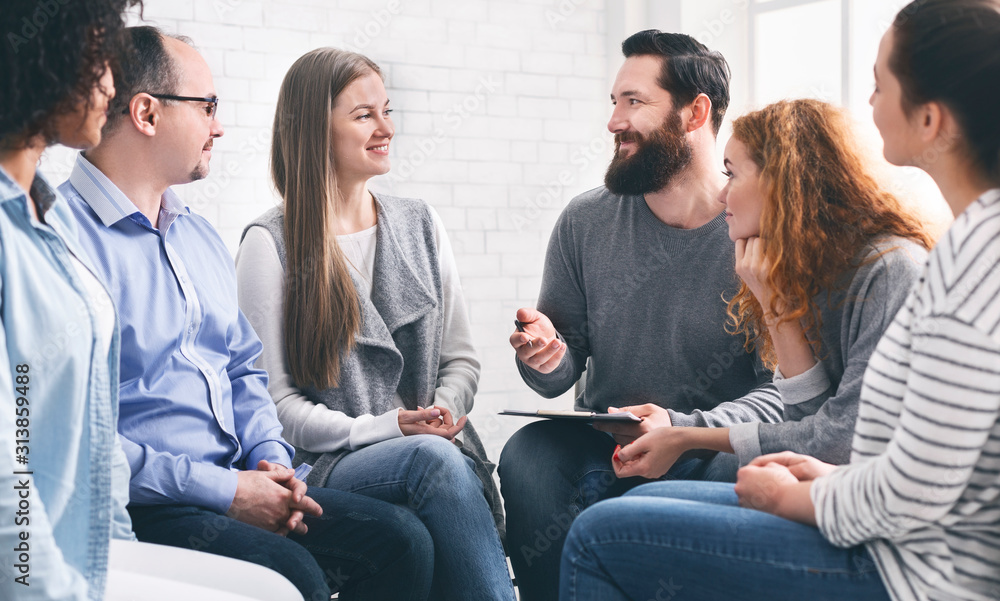 Therapist talking with patients during support group session - obrazy, fototapety, plakaty 